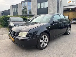 Zwart Gebruikt 2003 VW Bora Sportline Sedan | € 950 (Goede deal)
