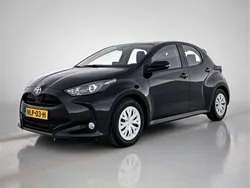 Zwart Gebruikt 2024 Toyota Yaris Hybrid Active Hatchback | € 23.945 (Eerlijke prijs)