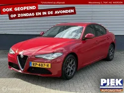 Rood Gebruikt 2018 Alfa Romeo Giulia Super Sedan | € 12.999 (Goede deal)