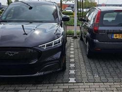 Zwart Gebruikt 2022 Ford Mustang Mach-E SUV | € 32.950 (Goede deal)