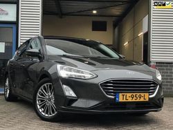 Grijs, metallic lak Gebruikt 2018 Ford Focus Titanium Hatchback | € 11.950 (Iets duurder)