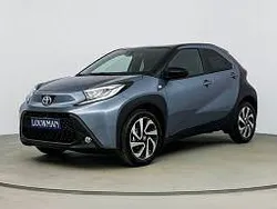 Grijs metallic Gebruikt 2024 Toyota Aygo Pulse Hatchback | € 20.000 (Eerlijke prijs)