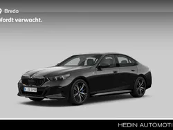 Zwart Gebruikt 2024 BMW 520 M Sport Sedan | € 67.880 (Duur)