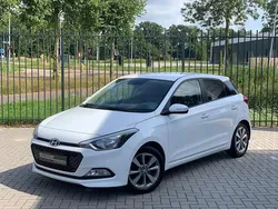 Wit Gebruikt 2015 Hyundai i20 Hatchback | € 8.495 (Eerlijke prijs)
