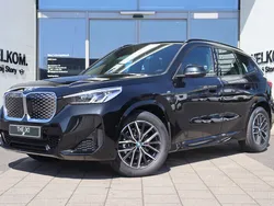 Zwart Nieuw 2025 BMW iX1 M Sport SUV | € 54.995 (Super prijs)