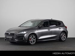 Grijs Gebruikt 2023 Ford Focus ST-Line Hatchback | € 22.945 (Eerlijke prijs)
