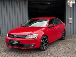 Rood Gebruikt 2012 VW Jetta Highline Sedan | € 7.995 (Duur)