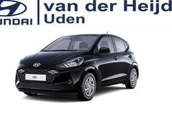 Phantom black (zwart parelmoer) Gebruikt 2024 Hyundai i10 Comfort Hatchback | € 15.450 (Goede deal)
