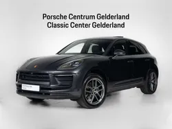 Vulkaangrijs metallic Gebruikt 2024 Porsche Macan SUV | € 109.900