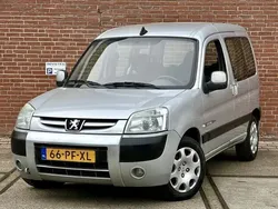 Grijs, metallic lak Gebruikt 2004 Peugeot Partner Quiksilver MPV | € 2.950 (Eerlijke prijs)