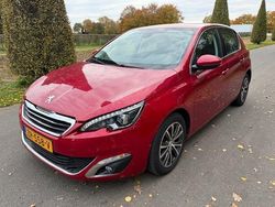Rood Gebruikt 2016 Peugeot 308 Allure Hatchback | € 4.650