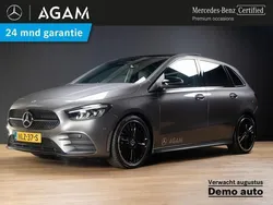 Grijs, metallic lak Nieuw 2025 Mercedes B180 AMG line MPV | € 47.950 (Goede deal)