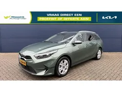 Experience green (groen metallic) Gebruikt 2024 Kia Ceed Sportswagon Stationwagen | € 25.695 (Eerlijke prijs)