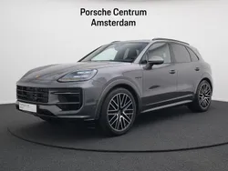 Grijs, metallic lak Gebruikt 2025 Porsche Cayenne SUV | € 157.950