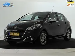 Zwart Gebruikt 2017 Peugeot 208 Allure Hatchback | € 10.445 (Eerlijke prijs)