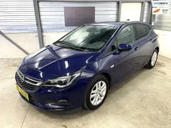 Blauw Gebruikt 2016 Opel Astra Edition Hatchback | € 10.950 (Eerlijke prijs)