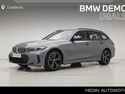 Grijs (metallic) Gebruikt 2024 BMW 330e M Sport Stationwagen | € 42.895