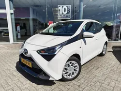 Wit Gebruikt 2021 Toyota Aygo X-play Hatchback | € 12.595 (Eerlijke prijs)