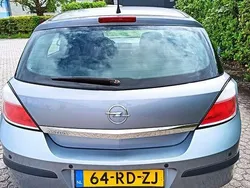 Grijs Gebruikt 2005 Opel Astra Essentia Hatchback | € 1.900 (Eerlijke prijs)