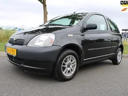 Zwart Gebruikt 2003 Toyota Yaris Hatchback | € 1.275 (Eerlijke prijs)