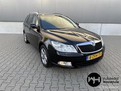 Zwart Gebruikt 2011 Skoda Octavia Ambition Stationwagen | € 3.295 (Super prijs)