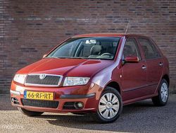 Rood Gebruikt 2005 Skoda Fabia Ambiente Hatchback | € 1.490 (Eerlijke prijs)