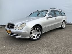 Grijs, metallic lak Gebruikt 2004 Mercedes E500 Elegance Stationwagen | € 7.950 (Eerlijke prijs)