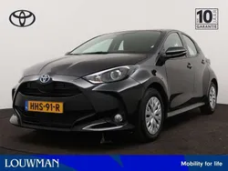 Zwart metallic Gebruikt 2024 Toyota Yaris Active Hatchback | € 23.445 (Eerlijke prijs)