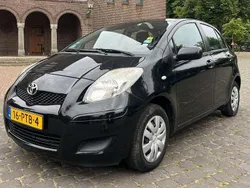 Zwart Gebruikt 2011 Toyota Yaris Hatchback | € 4.900 (Eerlijke prijs)