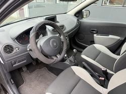 Zwart Gebruikt 2010 Renault Clio R.S. Hatchback | € 3.450 (Eerlijke prijs)