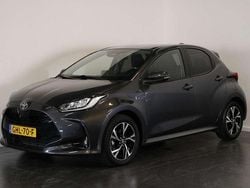 Grijs (metallic) Gebruikt 2024 Toyota Yaris Hybrid Edition Hatchback | € 25.950 (Iets duurder)