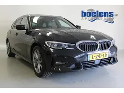 Zwart, metallic lak Gebruikt 2021 BMW 330 Basis Stationwagen | € 21.689 (Super prijs)