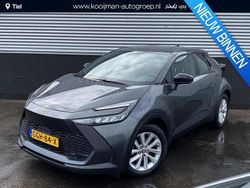 Ash grey metallic (grijs metallic) Gebruikt 2024 Toyota C-HR+ Active SUV | € 29.850