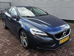 Blauw Gebruikt 2018 Volvo V40 Kinetic Stationwagen | € 12.250 (Goede deal)