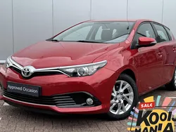 Rood Gebruikt 2016 Toyota Auris Hatchback | € 14.150 (Eerlijke prijs)