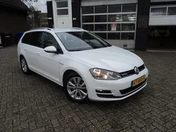 Wit, metallic lak Gebruikt 2016 VW Golf VII Stationwagen | € 10.550 (Eerlijke prijs)