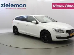 Wit, andere lak Gebruikt 2015 Volvo V60 Business Edition Stationwagen | € 4.845 (Super prijs)