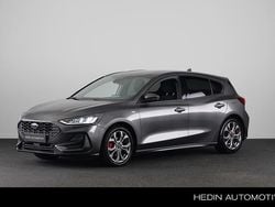 Grijs Gebruikt 2023 Ford Focus ST-Line Hatchback | € 22.945 (Eerlijke prijs)