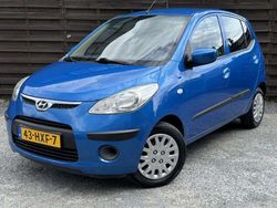 Blauw, metallic lak Gebruikt 2009 Hyundai i10 Dynamiq Hatchback | € 5.750 (Eerlijke prijs)