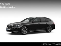 Zwart Gebruikt 2025 BMW 520 M Sport Stationwagen | € 61.895 (Eerlijke prijs)