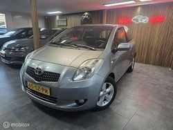 Grijs Gebruikt 2006 Toyota Yaris Luna Hatchback | € 3.390 (Eerlijke prijs)
