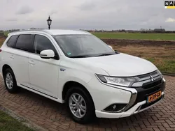 Wit, metallic lak Gebruikt 2020 Mitsubishi Outlander P-HEV SUV | € 16.335