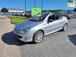Grijs Gebruikt 2004 Peugeot 206 CC Quiksilver Cabriolet | € 1.699 (Goede deal)