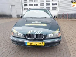 Groen, metallic lak Gebruikt 1998 BMW 523 Executive Stationwagen | € 1.950