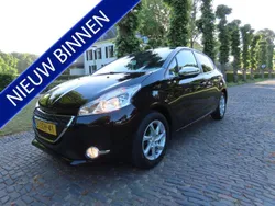 Zwart Gebruikt 2015 Peugeot 208 Style Hatchback | € 6.950 (Eerlijke prijs)