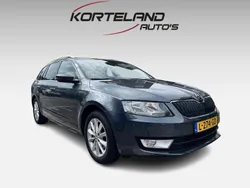 Grijs Gebruikt 2016 Skoda Octavia Business Line Stationwagen | € 15.145 (Duur)