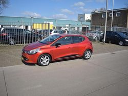 Rood Gebruikt 2013 Renault Clio IV Dynamique Hatchback | € 4.750 (Eerlijke prijs)