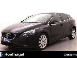 Zwart Gebruikt 2016 Volvo V40 Momentum Stationwagen | € 16.400 (Iets duurder)