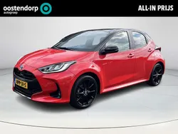 Rood Gebruikt 2023 Toyota Yaris Hybrid Executive Hatchback | € 24.900 (Goede deal)
