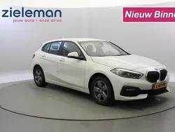 Wit Gebruikt 2021 BMW 118 Comfort Edition Hatchback | € 18.845 (Eerlijke prijs)